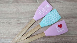 Лопатка силиконовая с деревянной ручкой