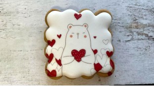 Пряник квадратный, Медведь с сердечками Пряник квадратный, Медведь с сердечками