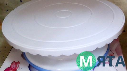 Поворотный стол с оборкой, пластик