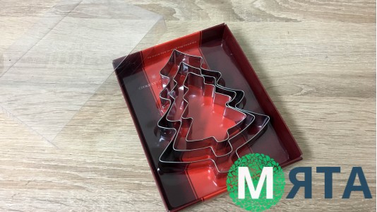 Металлические вырубки Елки, 3 штуки