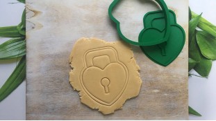 Вырубка + штамп Замок Вырубка + штамп Замок