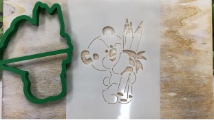 Вырубка + трафарет Мишка с карандашами