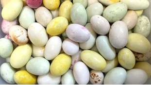 Яйца шоколадные SPOTTY с миндалем, 6 шт